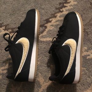 Nike Women’s Classic Cortez PRM Size 9.5